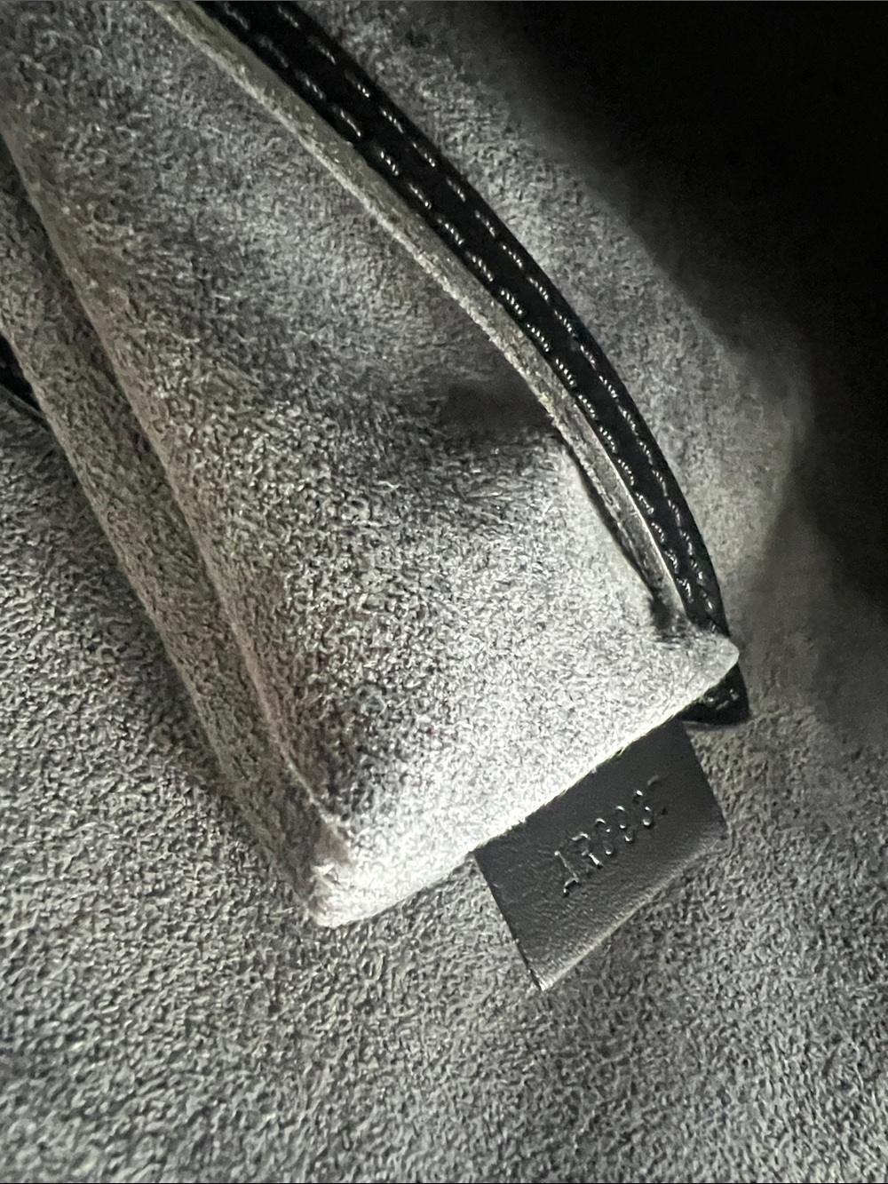 Louis Vuitton Black Epi Alma Satchel with Gold Hardware,in great condition - Picture 4 of 4